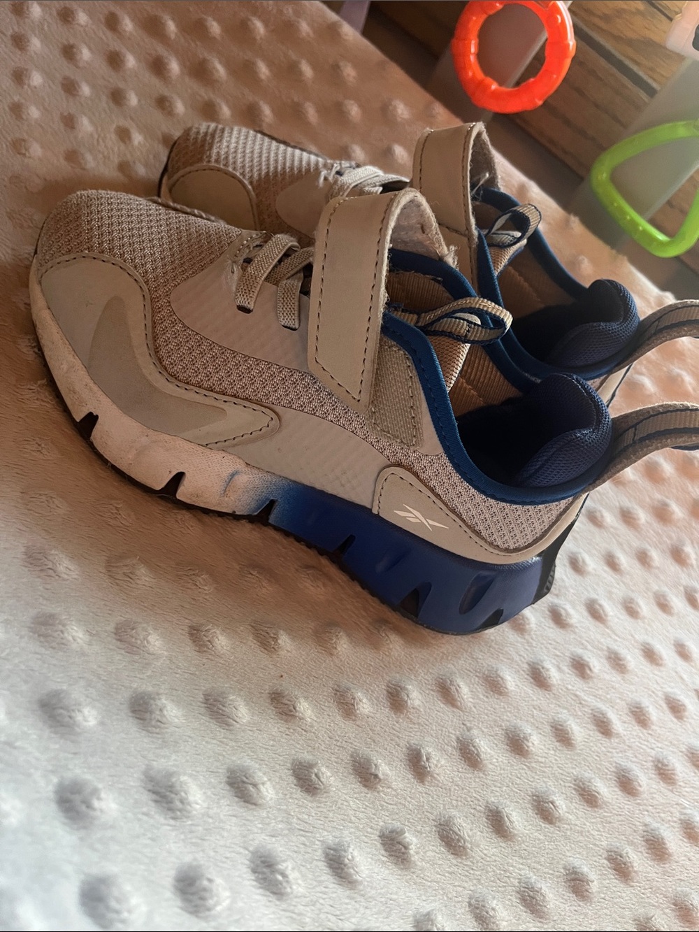 Toddler Reebok shoes - Picture 2 of 3